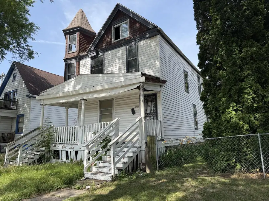 2727 N 24th PLACE, Milwaukee, WI 53206 - #3
