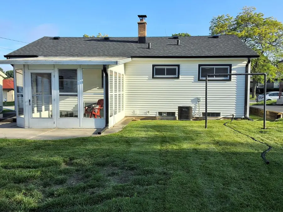 708 Columbia AVENUE, South Milwaukee, WI 53172 - #3