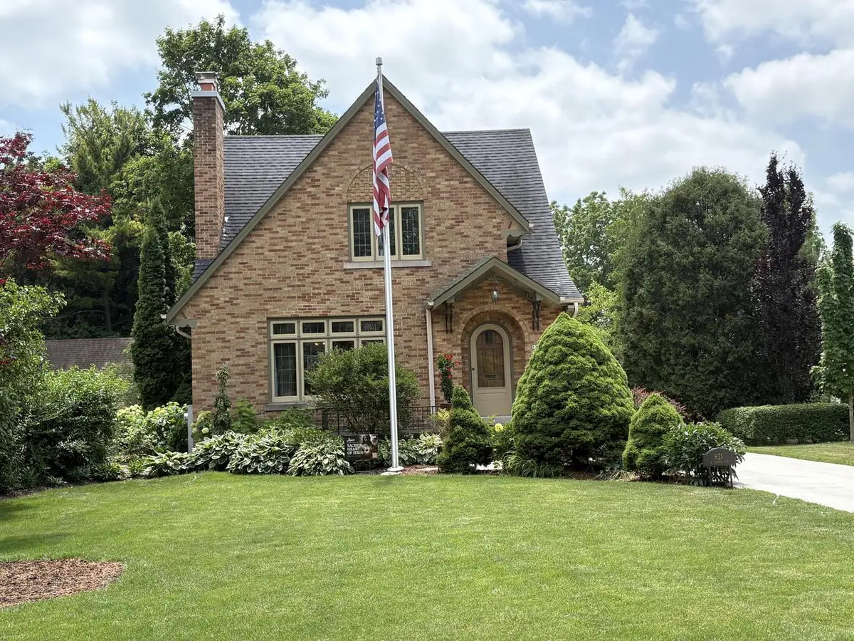 821 W Grand AVENUE, Port Washington, WI 53074 - #1