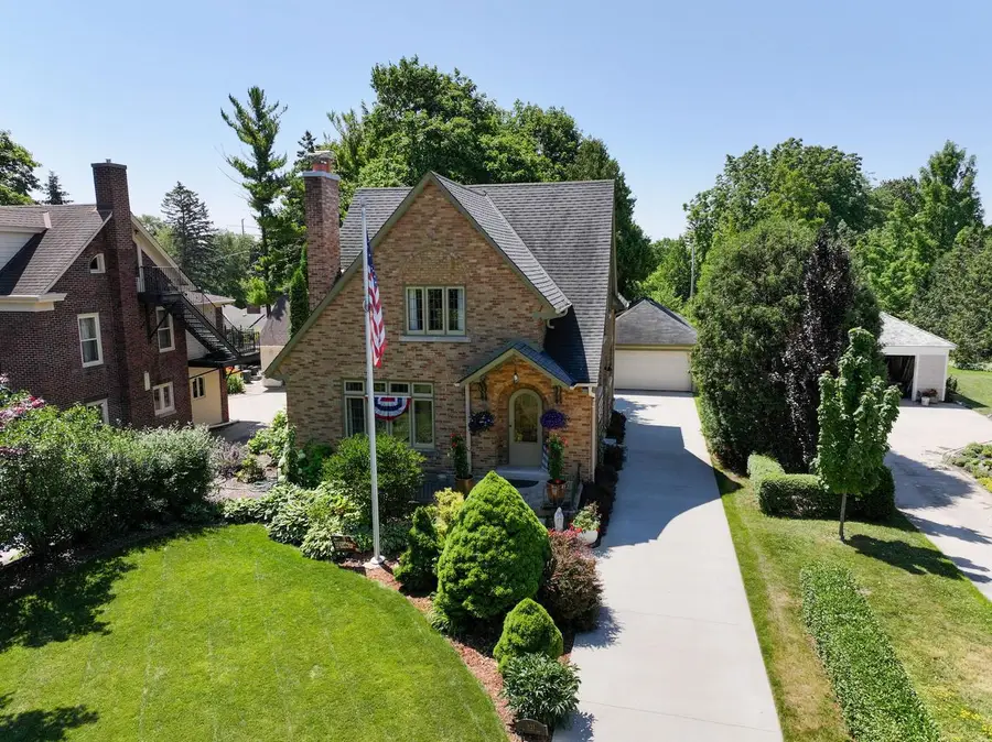 821 W Grand AVENUE, Port Washington, WI 53074 - #2