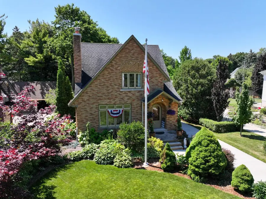 821 W Grand AVENUE, Port Washington, WI 53074 - #3