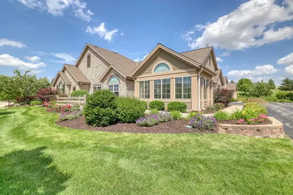 W250N5002 William DRIVE, Pewaukee, WI 53072