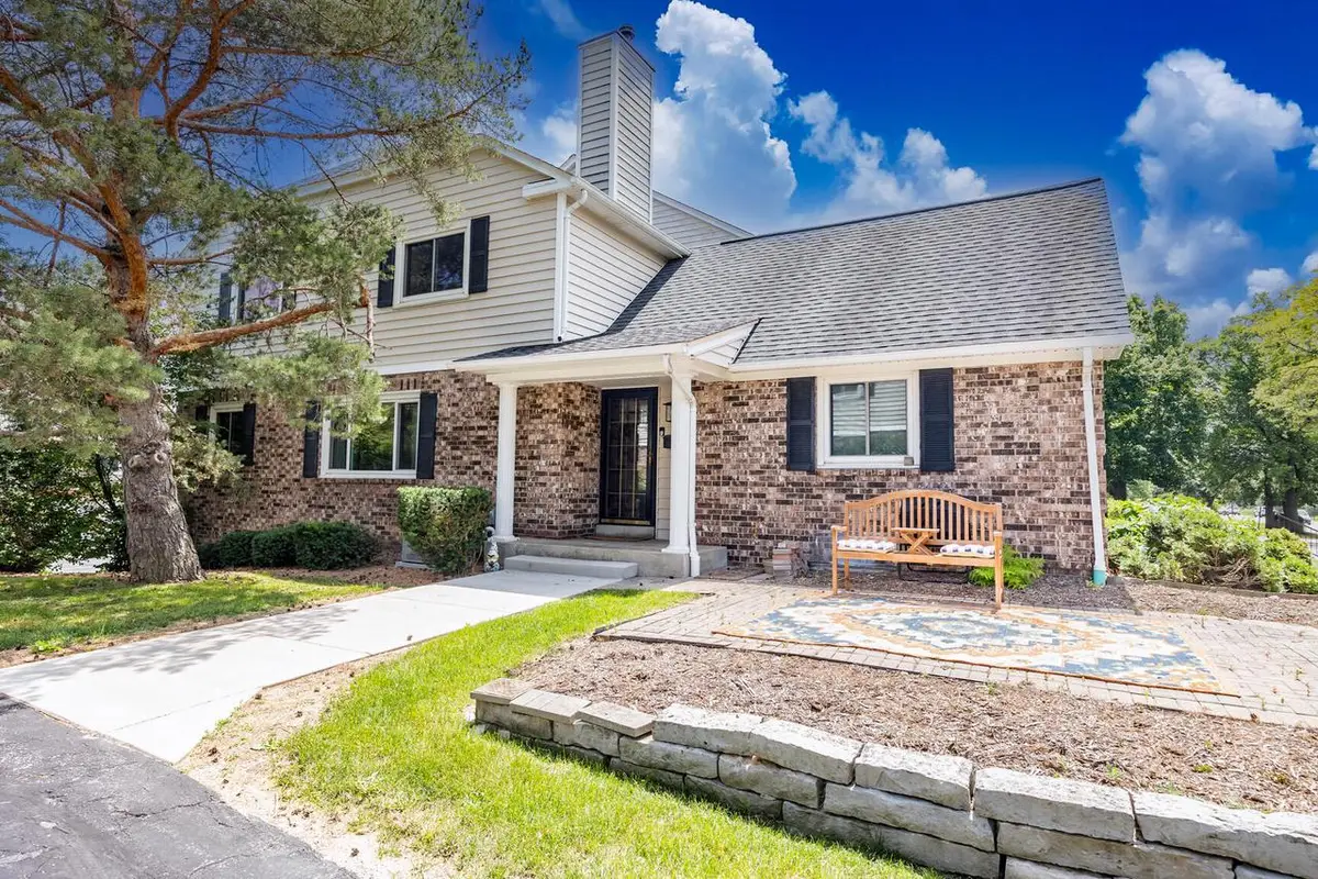1118 Pilgrim PARKWAY, Elm Grove, WI 53122 - #1