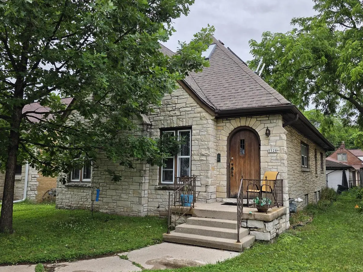 5528 W Auer AVENUE, Milwaukee, WI 53216 - #1