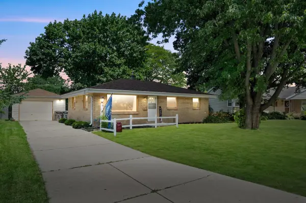 6830 W Plainfield AVENUE, Greenfield, WI 53220