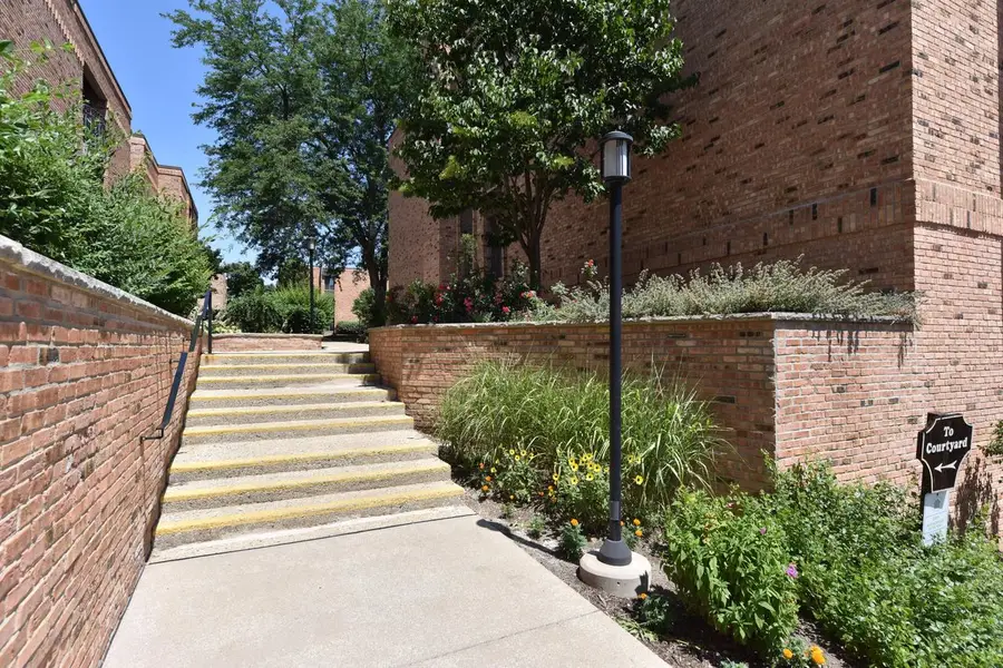 1906 E Shorewood BOULEVARD #265, Shorewood, WI 53211 - #3