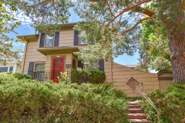 7011 W Garfield AVENUE, Wauwatosa, WI 53213