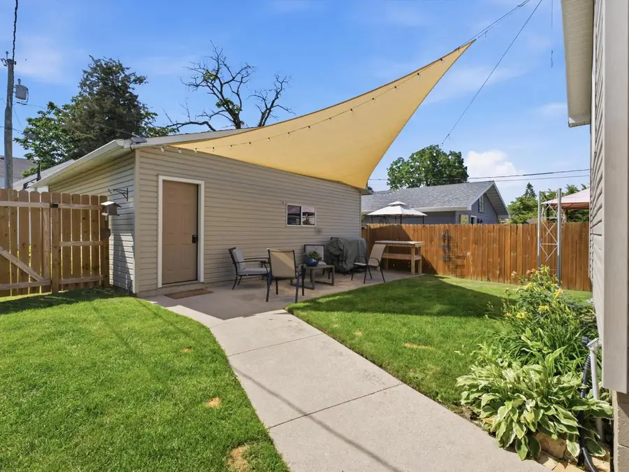 920 N 6TH STREET, Manitowoc, WI 54220 - #2