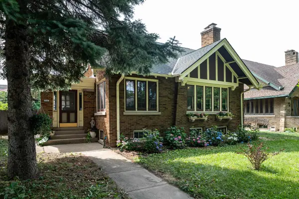 2543 N Grant BOULEVARD, Milwaukee, WI 53210