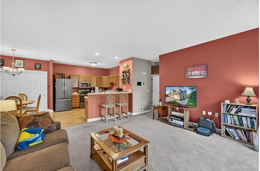 2224 W Vista Bella DRIVE, Oak Creek, WI 53154 - #2
