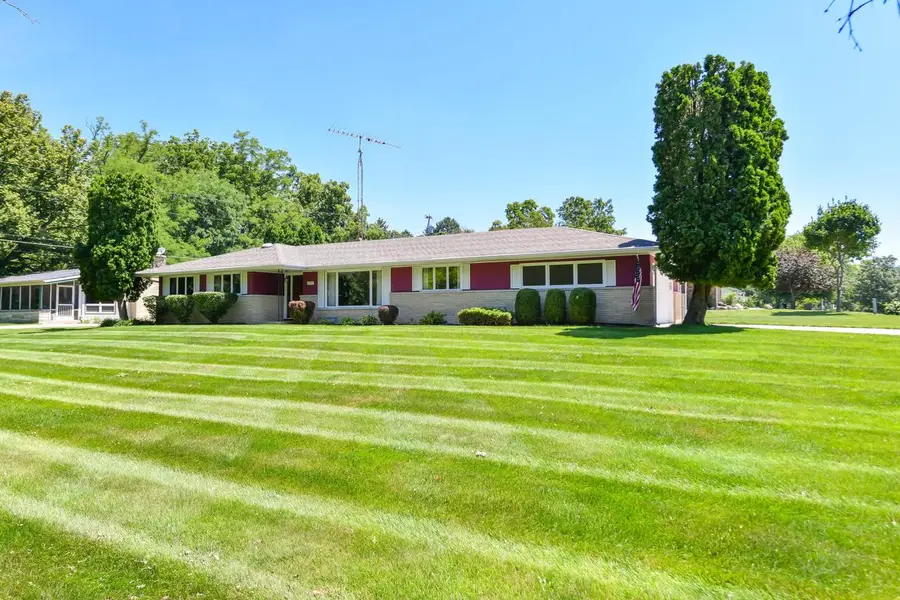 1075 S Lake Shore DRIVE, Lake Geneva, WI 53147 - #2
