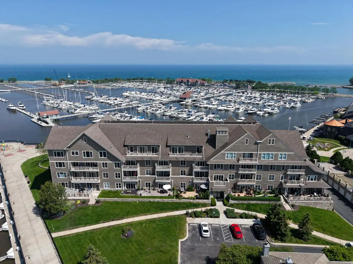 4 Gaslight DRIVE #302, Racine, WI 53403 - #1