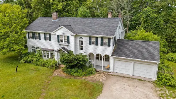 3814 Meadow LANE, Manitowoc, WI 54220