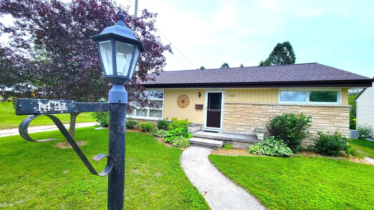 1421 N 5th STREET, Manitowoc, WI 54220 - #1