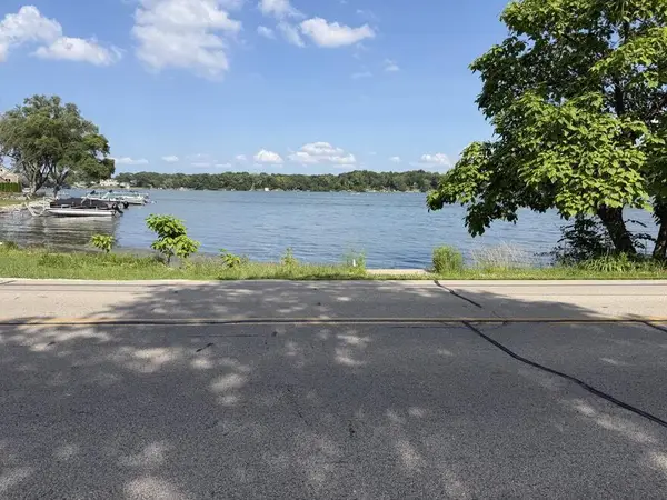 7334 N Tichigan ROAD, Waterford, WI 53185