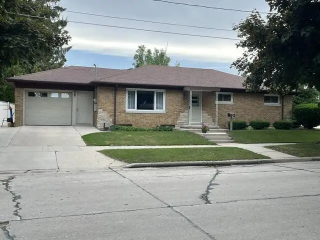 2504 S 8 STREET, Manitowoc, WI 54220 - #1