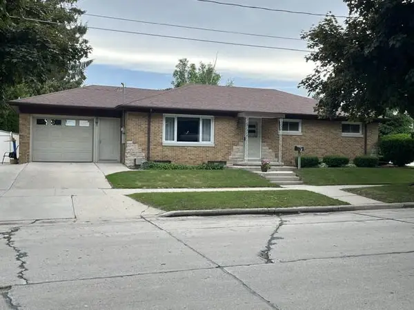 2504 S 8 STREET, Manitowoc, WI 54220