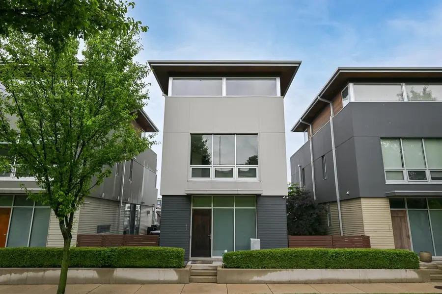 827 E Reservoir AVENUE #827, Milwaukee, WI 53212 - #2