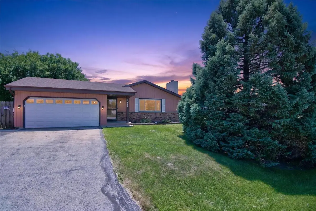 1447 Warwick WAY, Mount Pleasant, WI 53406 - #1