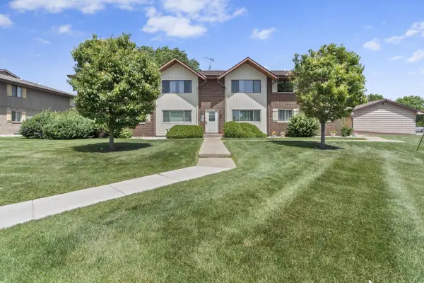 10364 W Whitnall Edge COURT #202, Franklin, WI 53132