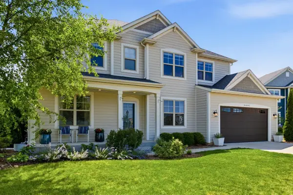 W136N6052 Weyer Farm DRIVE, Menomonee Falls, WI 53051