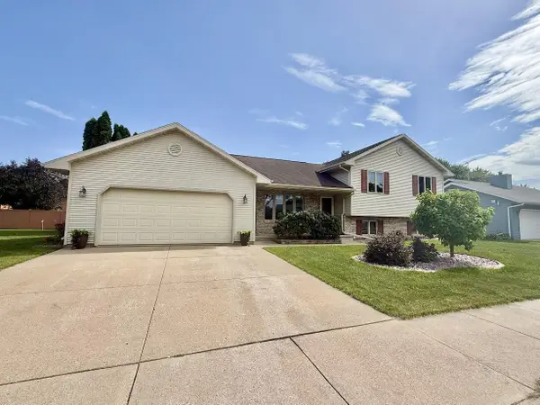 1035 Laager LANE, Oshkosh, WI 54902