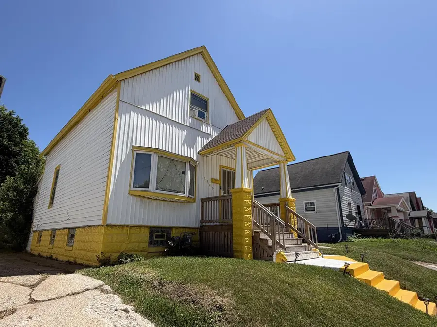 3746 N 2nd LANE, Milwaukee, WI 53212 - #3
