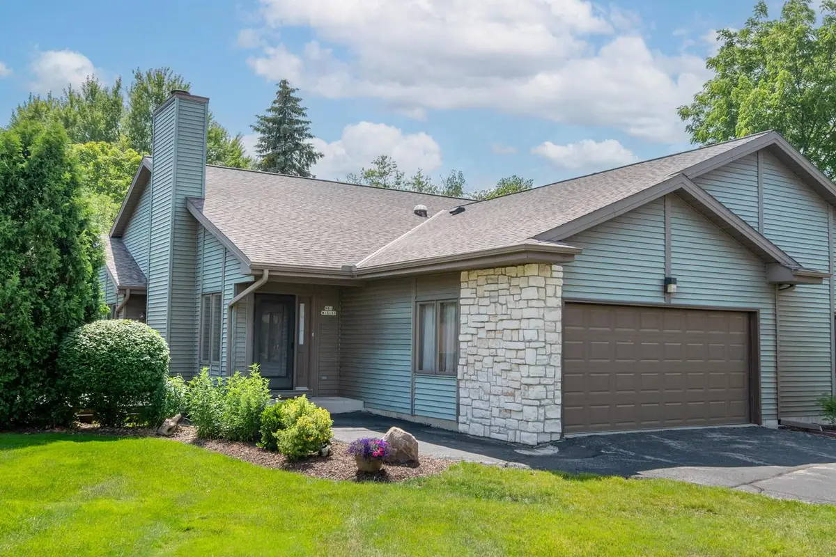 N81W13163 Country Terrace LANE, Menomonee Falls, WI 53051 - #1