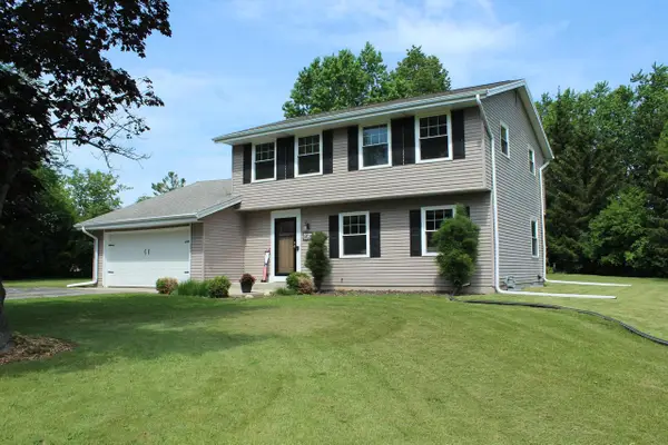 1408 W Zedler LANE, Mequon, WI 53092
