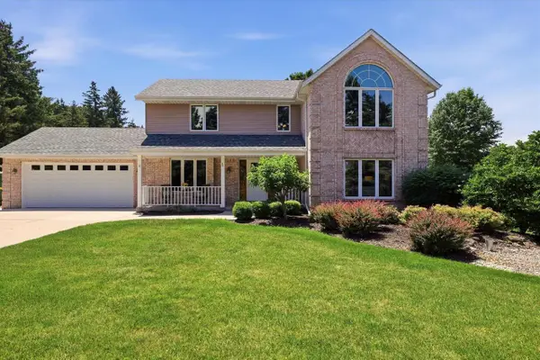 N75W29135 Pledl LANE, Hartland, WI 53029