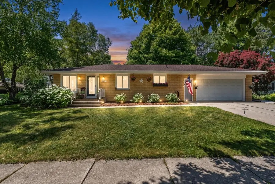 2404 Skyline DRIVE, West Bend, WI 53090 - #2