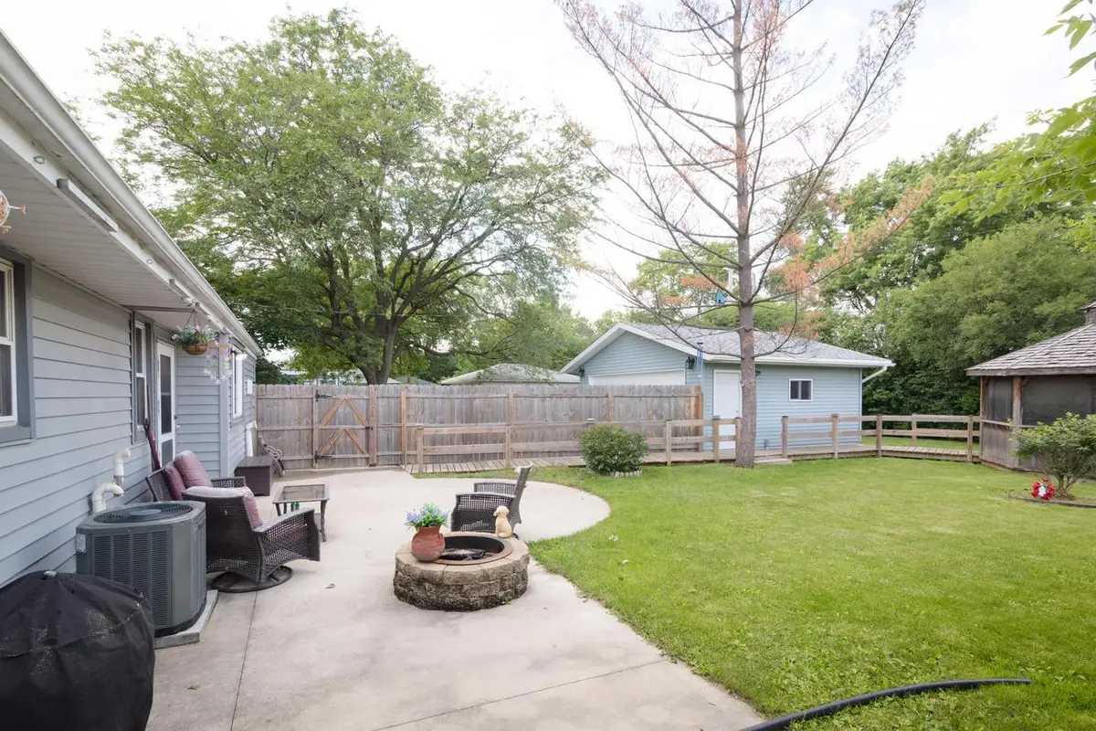 N89W15242 Cleveland AVENUE, Menomonee Falls, WI 53051 - #1