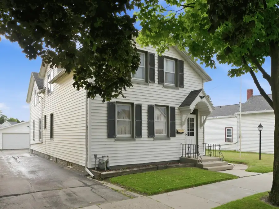 1209 S 11th STREET, Manitowoc, WI 54220 - #2