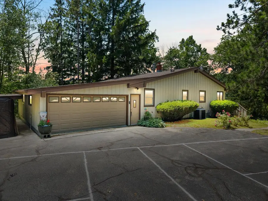 4786 Riverview DRIVE, Hubertus, WI 53033 - #3