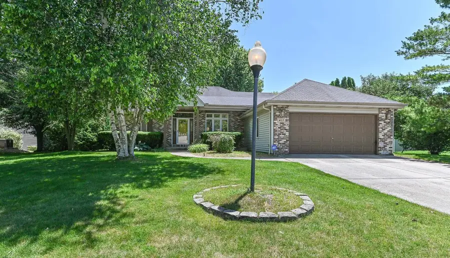 422 Eastern TRAIL, Mukwonago, WI 53149 - #2