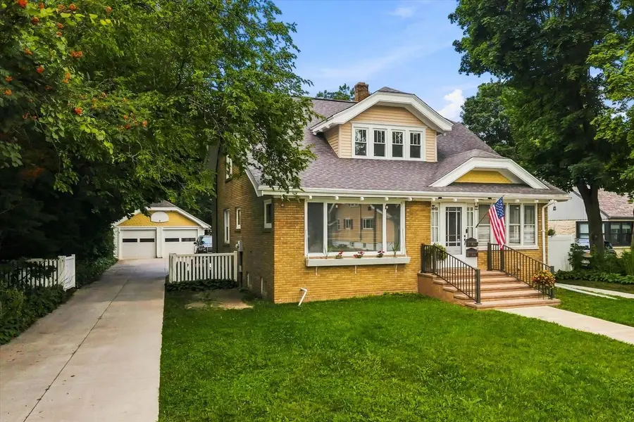 W65N780 Washington AVENUE, Cedarburg, WI 53012 - #2