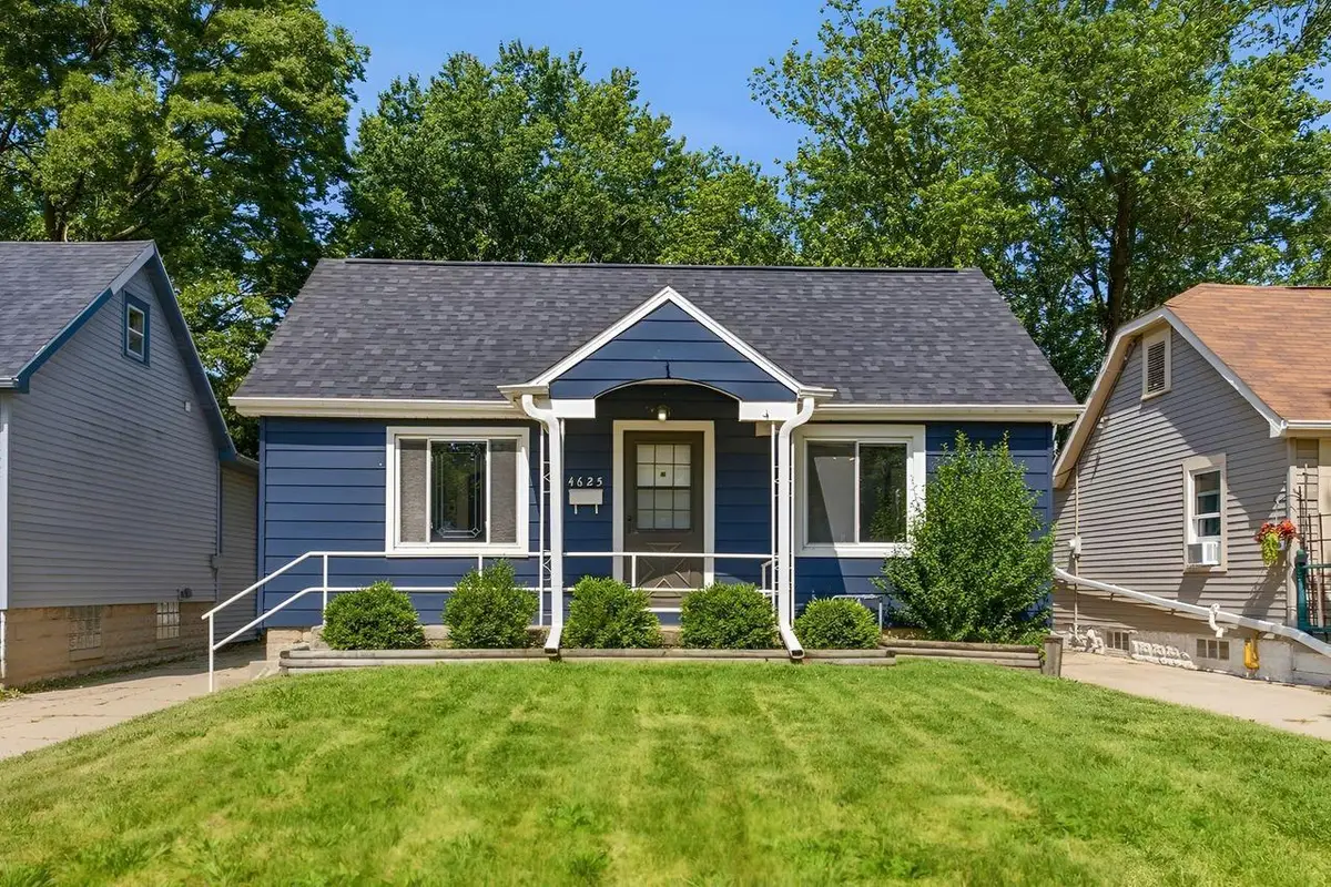 4625 N River Park BOULEVARD, Glendale, WI 53209 - #1