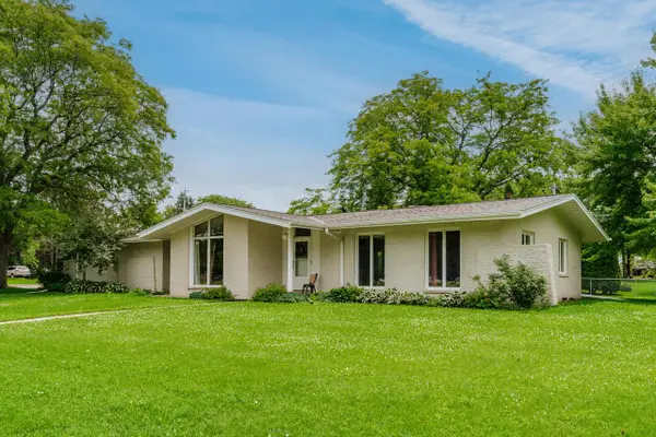 201 Roberts DRIVE, Mukwonago, WI 53149