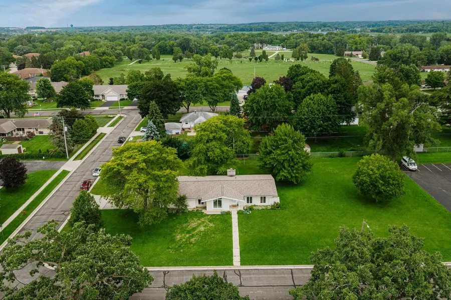 201 Roberts DRIVE, Mukwonago, WI 53149 - #3