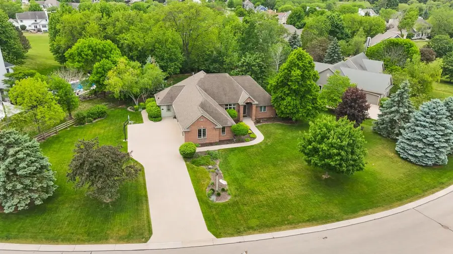 W260N2961 Steeplechase DRIVE, Pewaukee, WI 53072 - #3