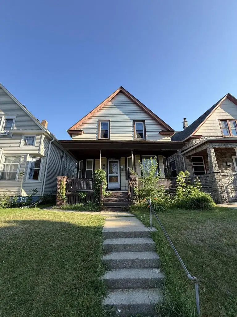 2607 W Grant STREET, Milwaukee, WI 53215 - #2