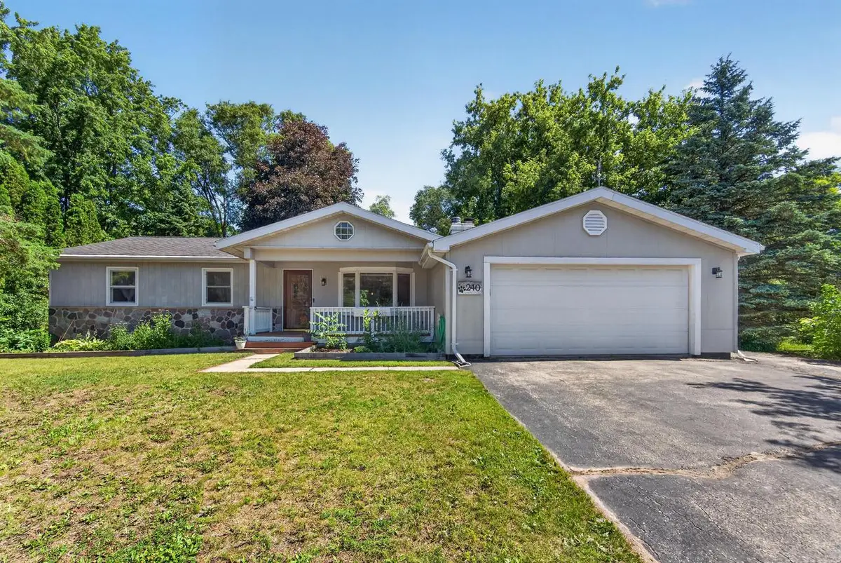 240 Meadowbrook DRIVE, Fredonia, WI 53021 - #1