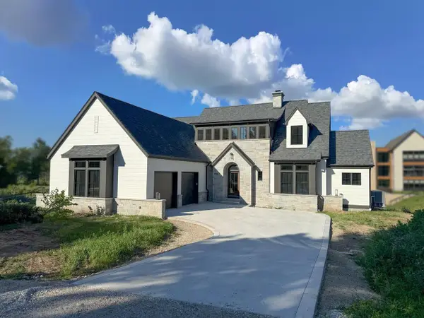 12825 Stephen PLACE, Elm Grove, WI 53122