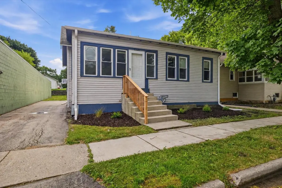 1225 The Strand, Waukesha, WI 53186 - #1