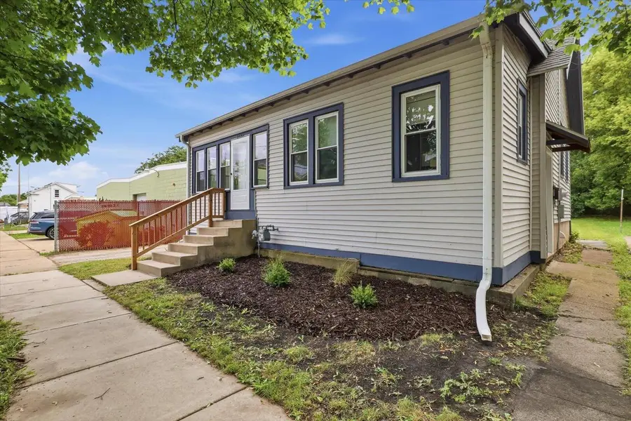 1225 The Strand, Waukesha, WI 53186 - #2