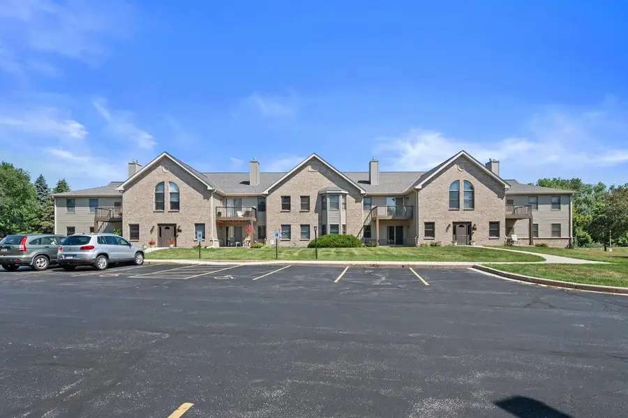 920 Oconomowoc PARKWAY, Oconomowoc, WI 53066 - #2