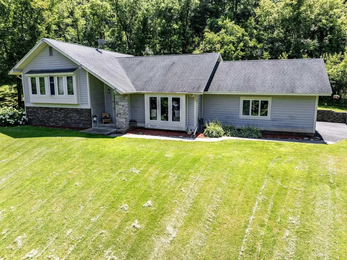 5371 Horseshoe PLACE W, La Crosse, WI 54601 - #1