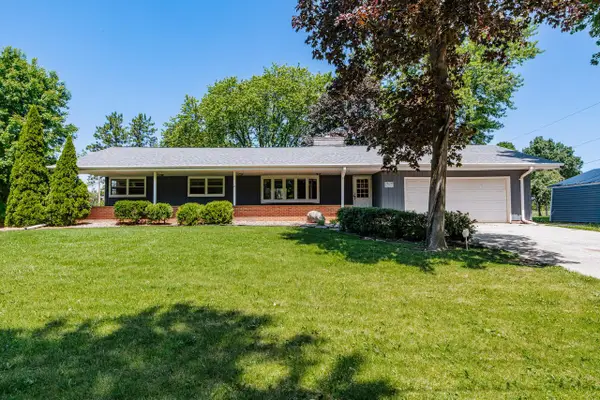 21670 W Glengarry ROAD, New Berlin, WI 53146