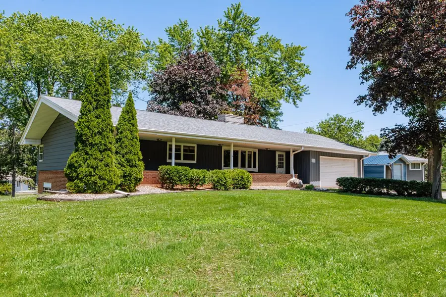 21670 W Glengarry ROAD, New Berlin, WI 53146 - #2