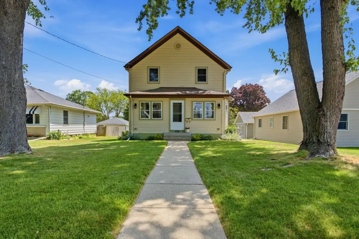 428 Grand AVENUE, Hartford, WI 53027 - #1